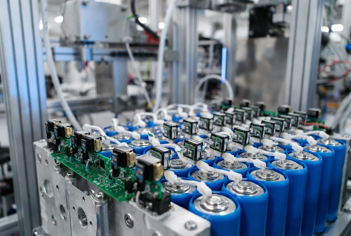High-performance lithium-ion battery management system with thermal sensors for fire prevention High-performance lithium-ion battery management system with thermal sensors for fire prevention
